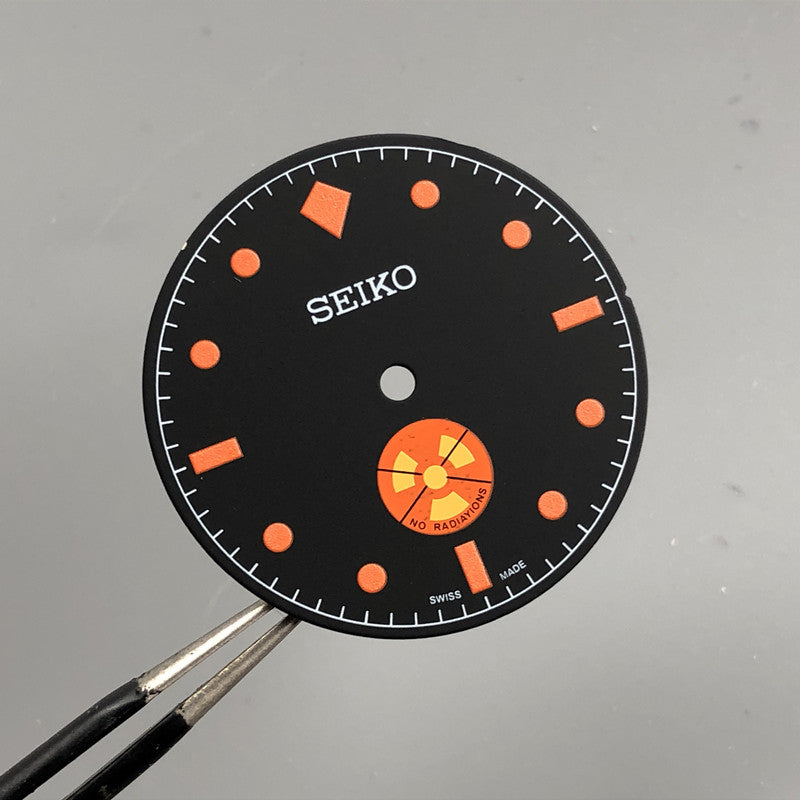 C18 dial with s logo